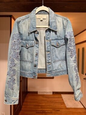 Classic Calvin Klein Jeans Women's Denim Jacket (Medium)